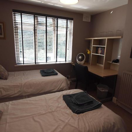 Friendly Home In South London Morden Luaran gambar